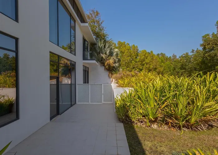 Paradise Nurai Villa - 6 Bedrooms